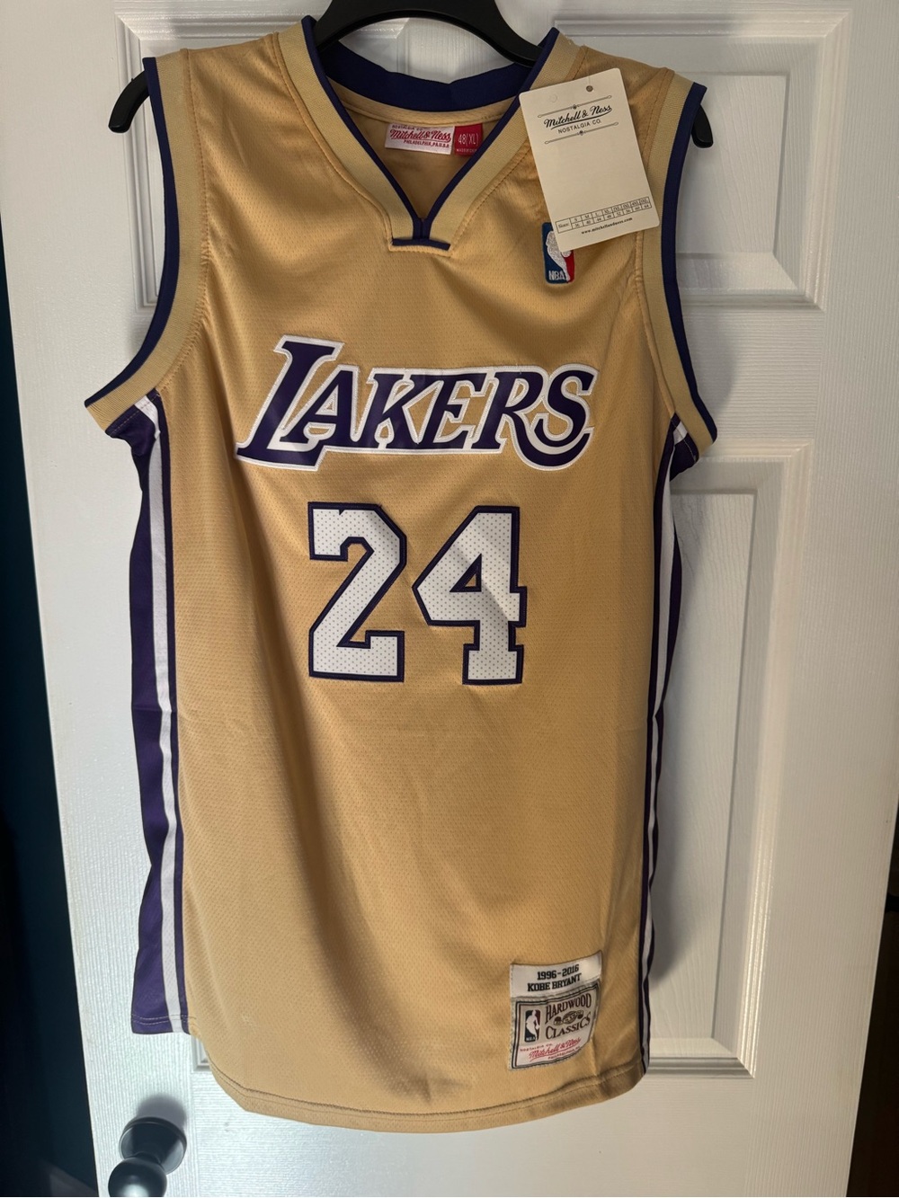 Mitchell & Ness Los Angeles Lakers Kobe Bryant 24 Gold Basketball Jersey NWT